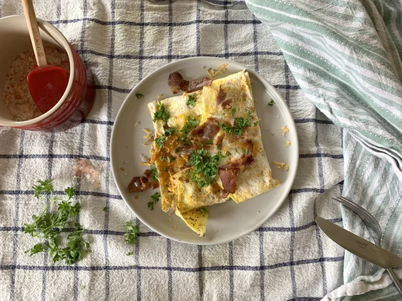 Bacon-cheddar omelet - Ketoliv