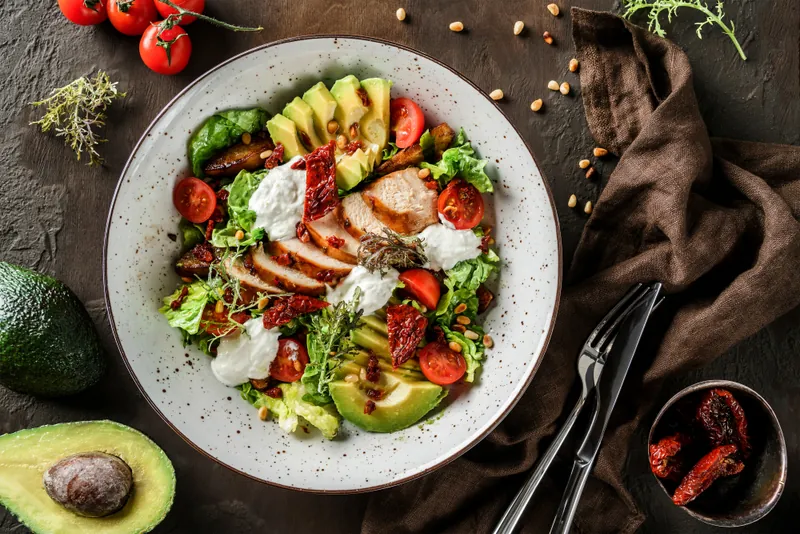 Buddhabowl med kylling og soltørrede tomater - Ketoliv