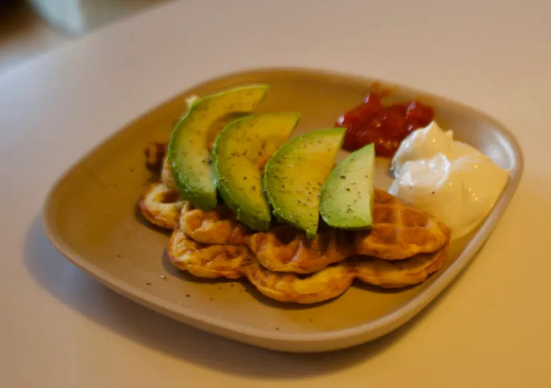 Chaffles med cheddar (cheddarvafler) - Ketoliv