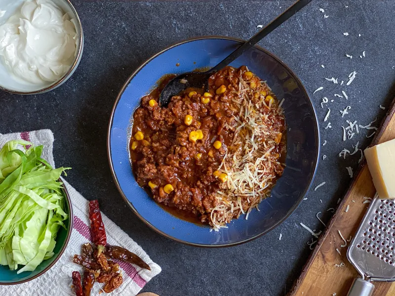 Chili-inspireret keto kødsovs med grønt - Ketoliv