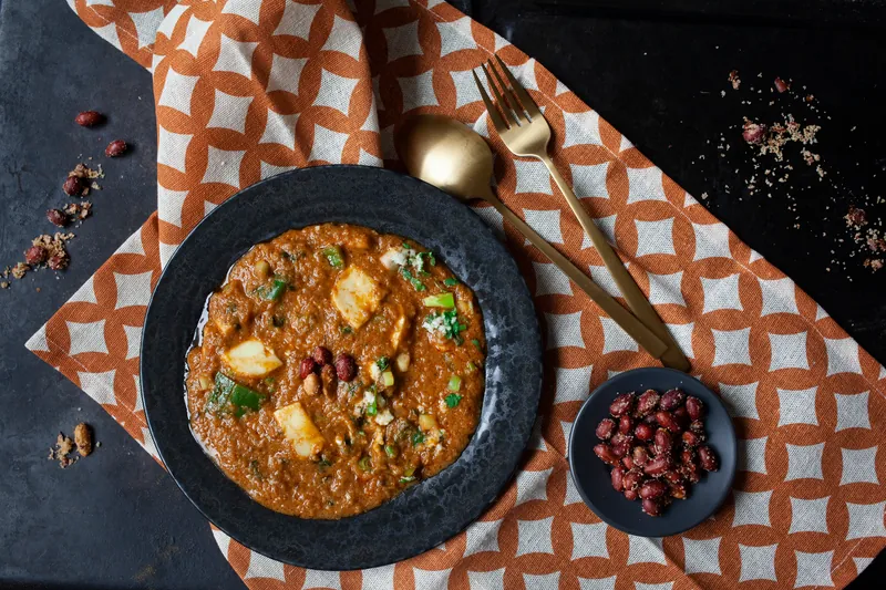 Cremet tikki masala toppet med feta og peanuts - Ketoliv