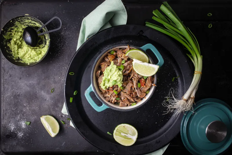 Cubansk gryderet med guacamole og lime - Ketoliv