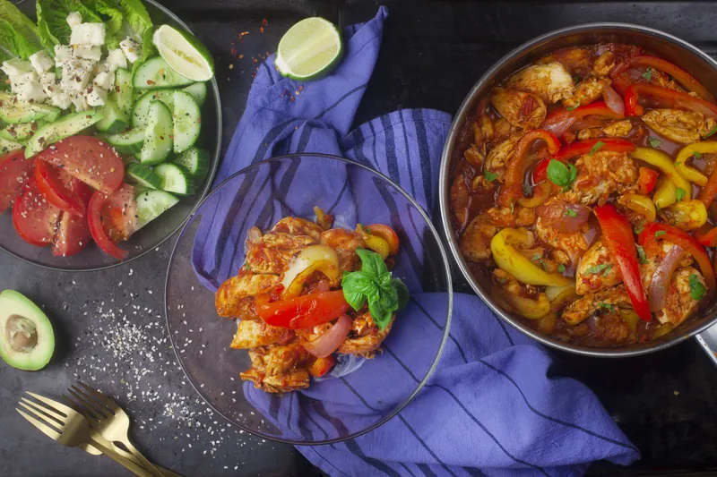 Farverig low carb kalkun med peberfrugter - Ketoliv