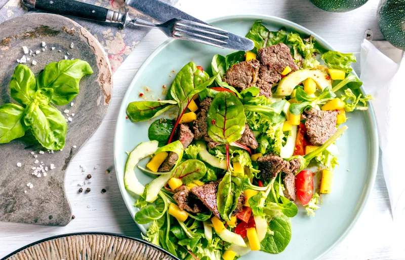 Flankesteak og grov salat - Ketoliv