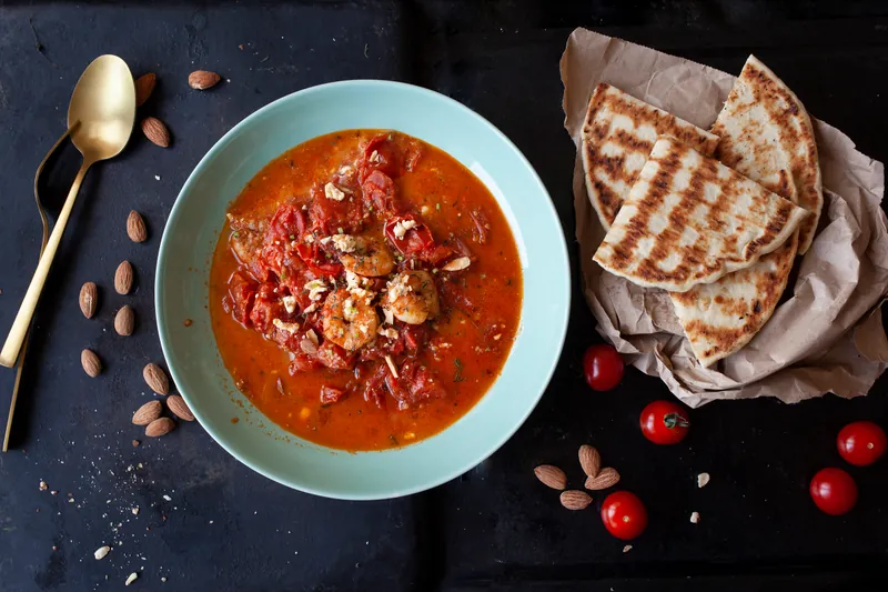 Græsk saganaki m. rejer og keto fladbrød - Ketoliv