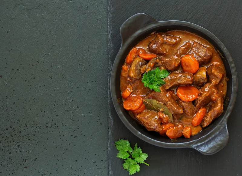 Gullasch med pastinakker og ketobrød - Ketoliv