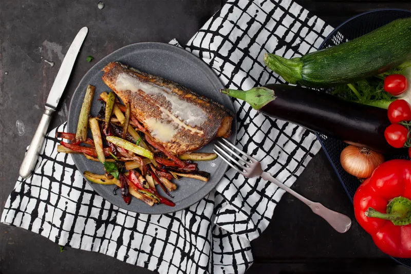 Havabbor med ratatouille inspireret grøntsager og citrondressing - Ketoliv