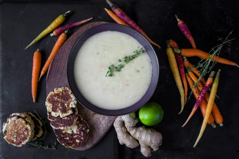 Hønse- og gulerodssuppe med mozzarellabøffer til - Ketoliv