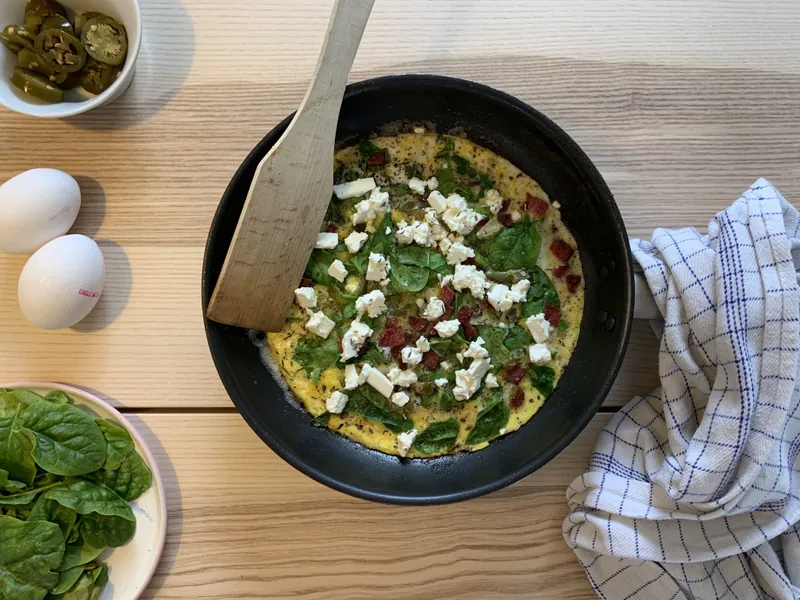 Hurtig æggekage med spinat og feta - Ketoliv