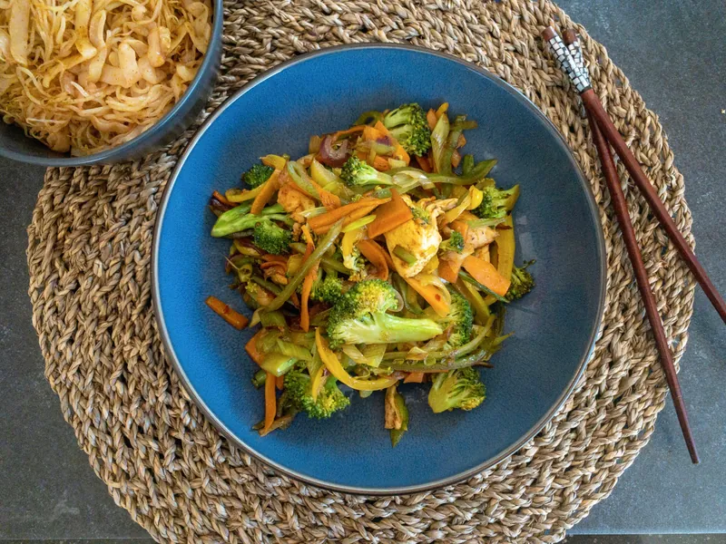 Hurtig grøn wok med kylling - Ketoliv