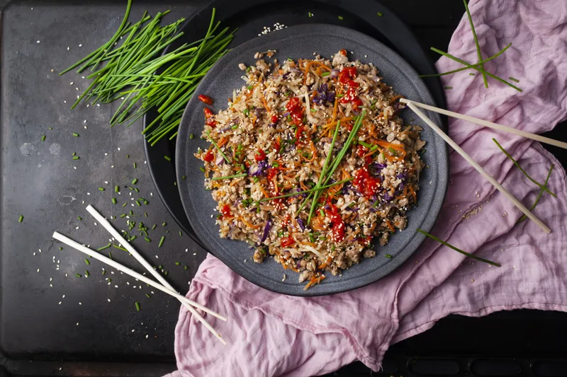 Hurtigstegt crack slaw (Stegt svin og æg) - Ketoliv