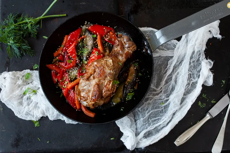 Kalkun overlår med bagte grøntsager - Ketoliv