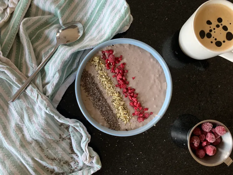 Keto bær smoothiebowl af kokosmælk - Ketoliv