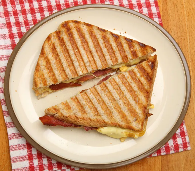 Keto toast af 90 sekunders bolle - Ketoliv