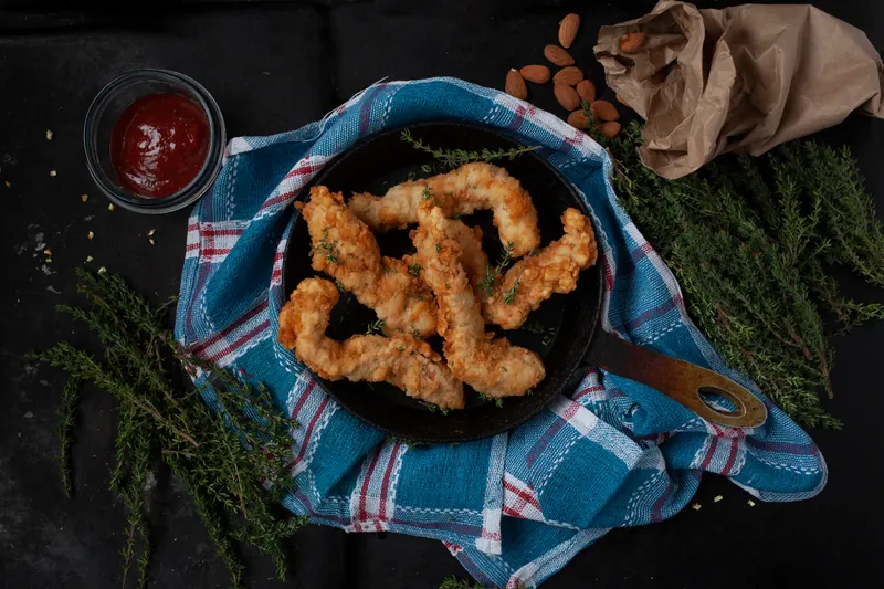 Kyllingefritter med sprød salat - Ketoliv