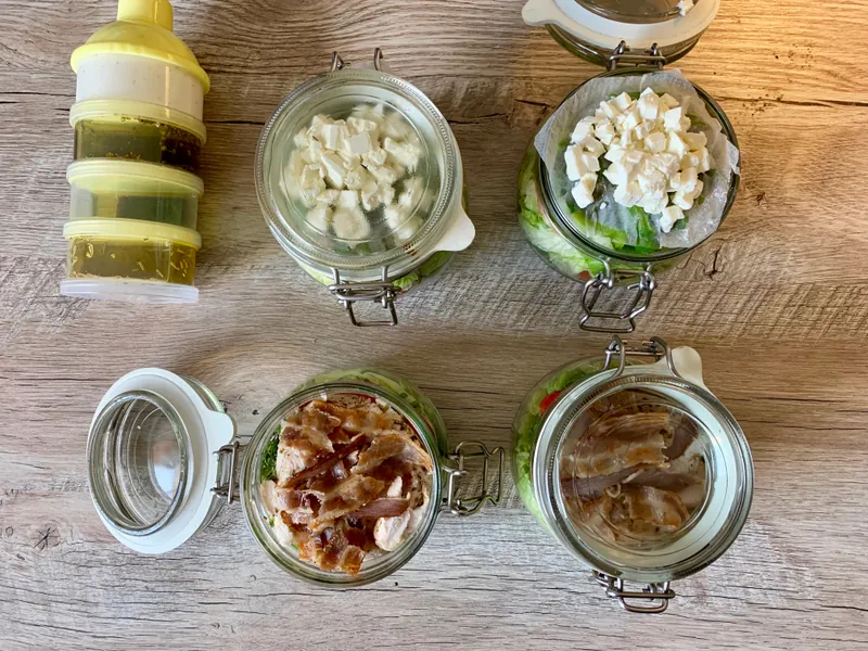 Kyllingesalat med rosmarin vinaigrette - i bøtte - Ketoliv