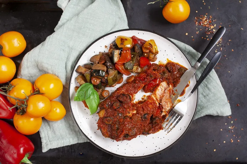 Laks og ratatouille alla livornese - Ketoliv