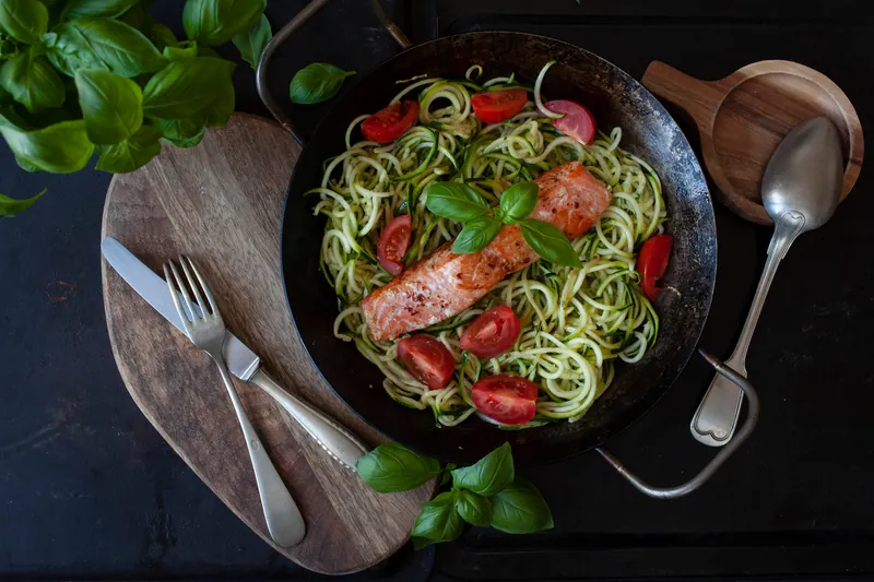 Laks og zoodles - Ketoliv