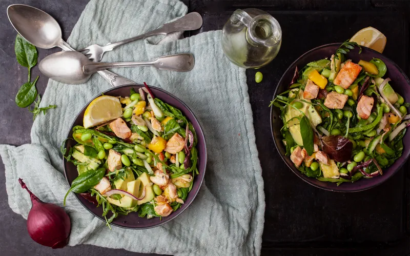 Laksesalat med et tvist af mango og ingefær - Ketoliv