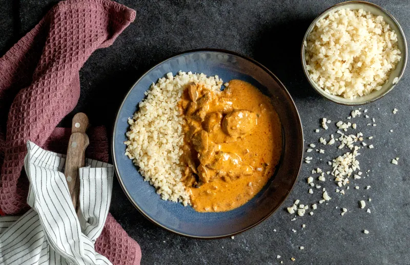 Mørbradgryde med blomkålsris - Ketoliv