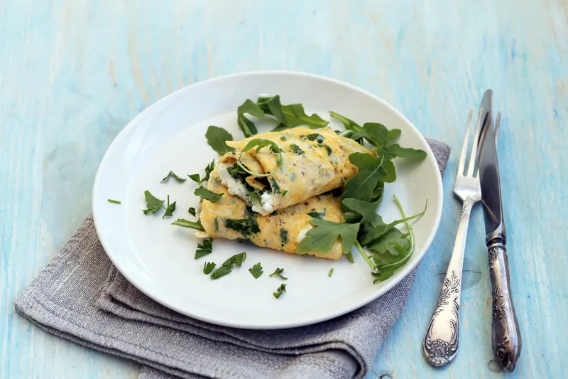 Morgenomelet med hytteost og forårsløg - Ketoliv