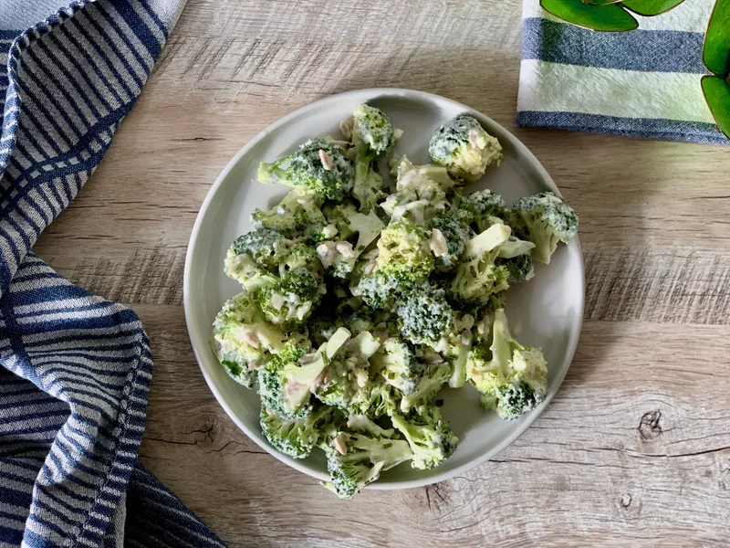 Nem og god broccolisalat - Ketoliv