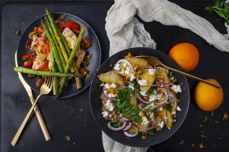 Ovnbagt chorizokylling med asparges og kålsalat med appelsin - Ketoliv