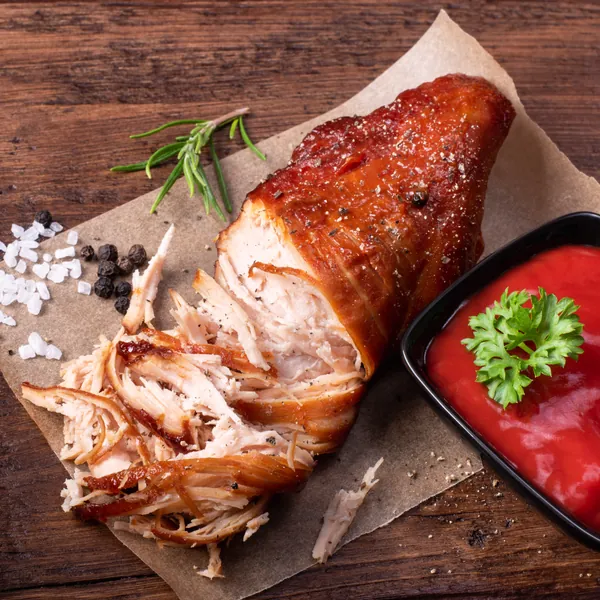 Pulled chicken med avocadosalat og feta - Ketoliv