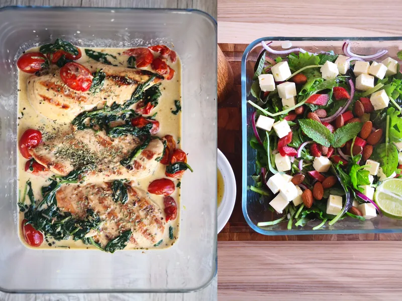 Rabarbersalat med mandler og feta samt cremet kylling - Ketoliv