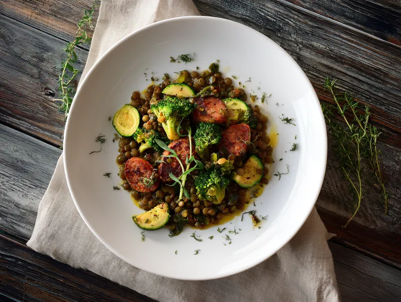 Grøn linsegryde med sprød chorizo - Functional Foods