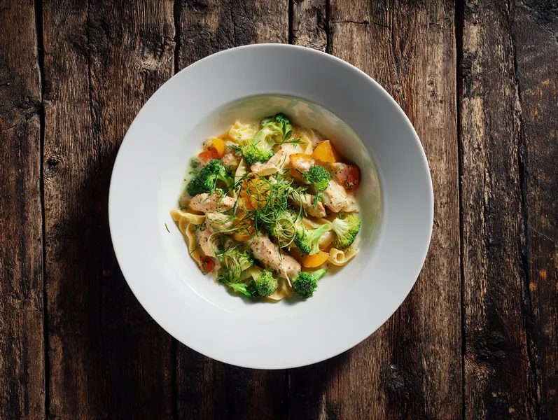 Cremet kyllingepasta med grøntsager - Functional Foods