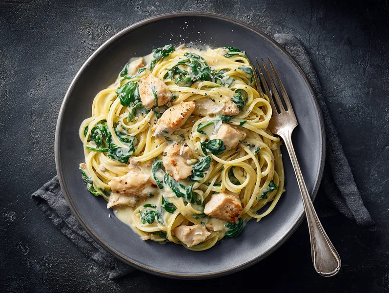 Cremet kyllingpasta med spinat - Functional Foods