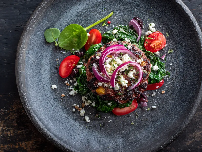Hakkebøf med rugkerner og spinatsalat - Functional Foods