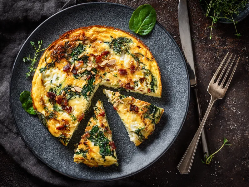 Skyr-æggekage med spinat og bacon - Functional Foods