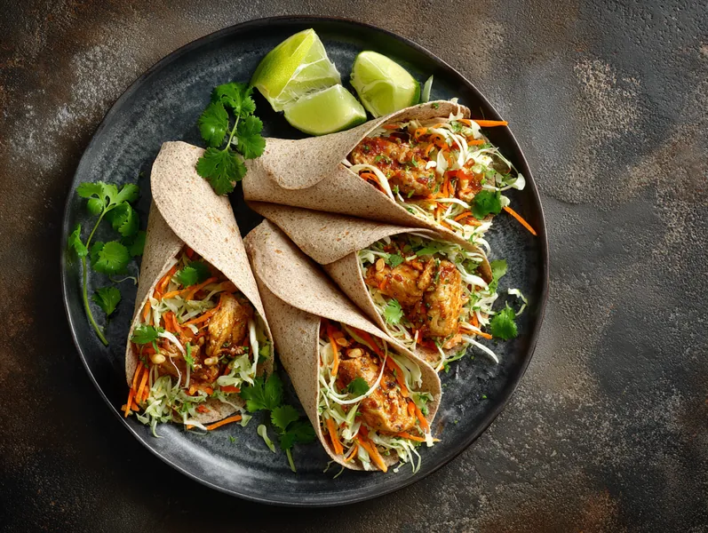 Kyllingewraps med ingefær, lime og spidskål - Functional Foods