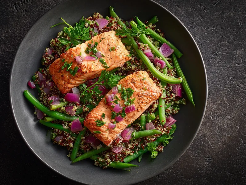 Quinoa salat med grønne bønner og krydret laks - Functional Foods
