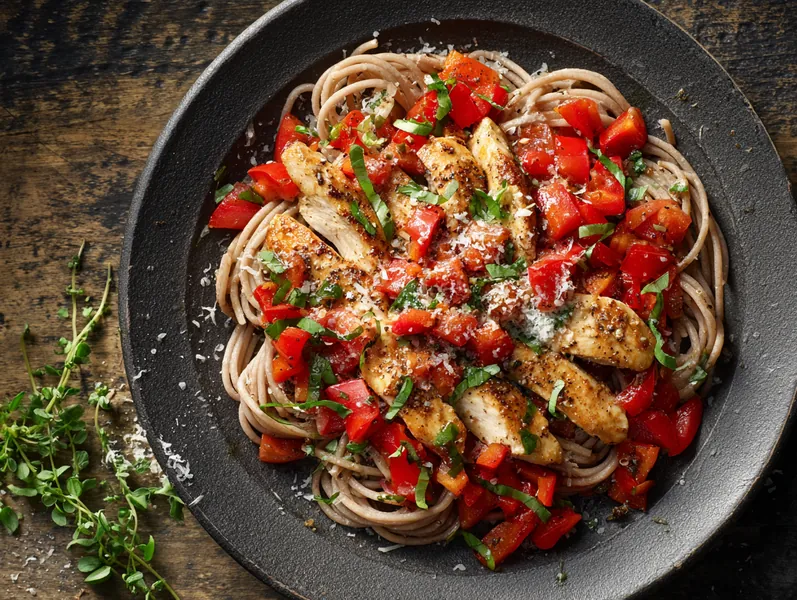 Pasta med kylling, tomat og basilikum - Functional Foods