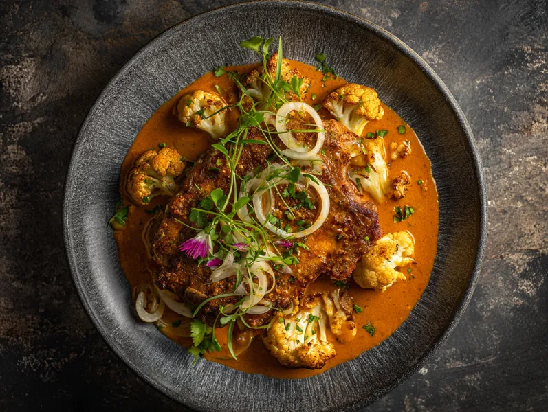 Karryfad med svinekoteletter og blomkål - Functional Foods