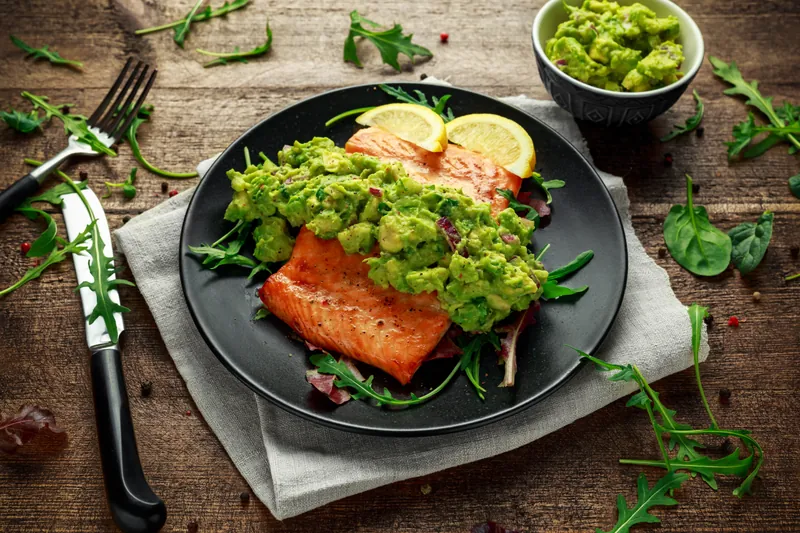 Laks med lækker avocadosalsa - Functional Foods