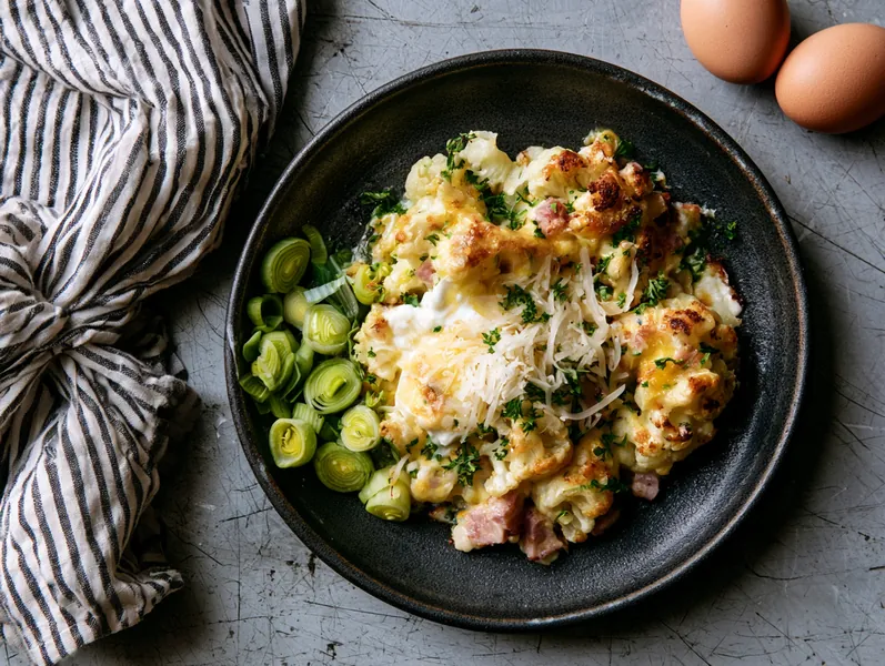 Hytteostgratin med blomkål og skinke - Functional Foods
