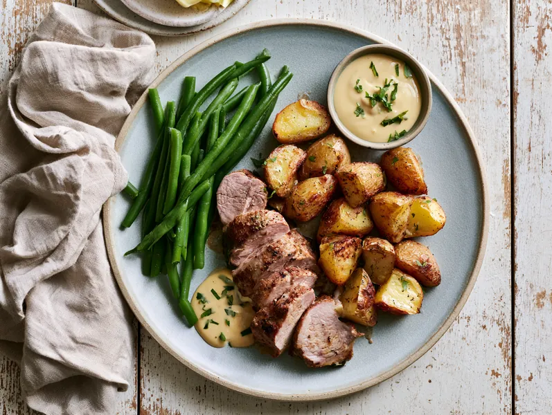 Svinefilet med grønne bønner og ovnbagte kartofler - Functional Foods