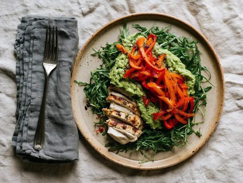 Keto-salat med kylling og avocadodressing - Functional Foods