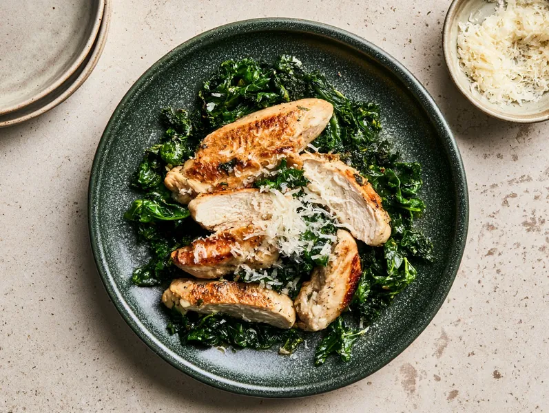 Keto bowl med kylling, parmesan og grønkål - Functional Foods