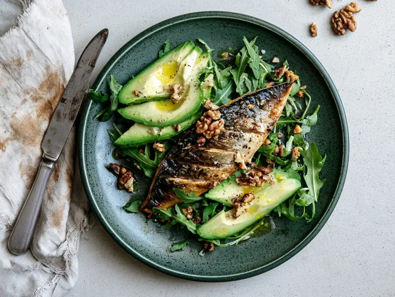 Keto-salat med grillet makrel og avocado - Functional Foods