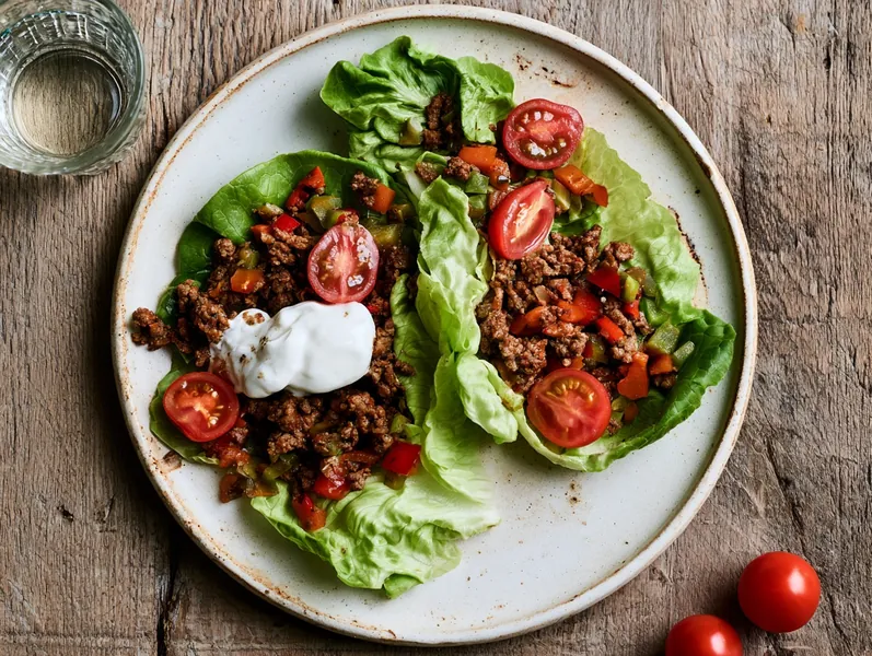 Tacoskåle med hakket oksekød i salatblade - Functional Foods