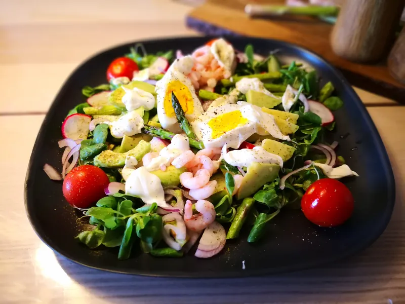 Rejesalat med æg og asparges - Ketoliv