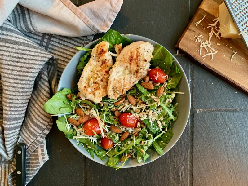 Rucolasalat med bagte tomater - Ketoliv