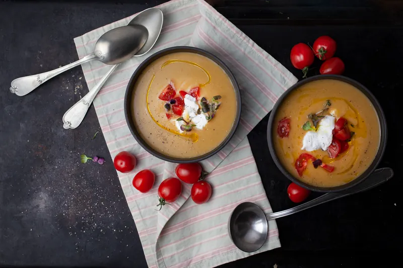 Smagfuld feta og tomat suppe - Ketoliv