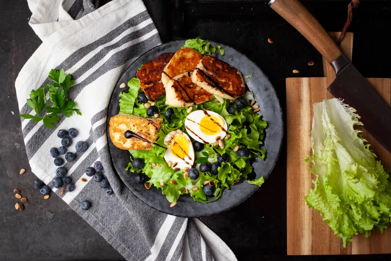 Smagfuld halloumi salat - Ketoliv