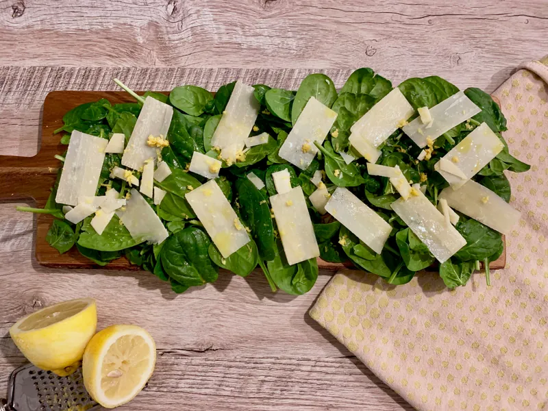 Spinatsalat med citron og parmesan - Ketoliv